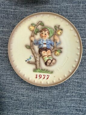 Goebel White Porcelain Collector Plate with Blue Backstamp